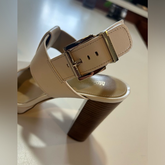 Michael Kors Becker T-strap sandal size 7.5 - Picture 5 of 9